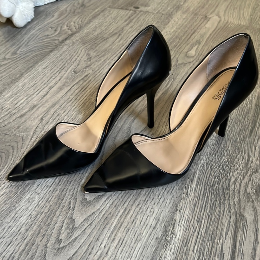 Gorgeous Michael Kors Leather Pumps